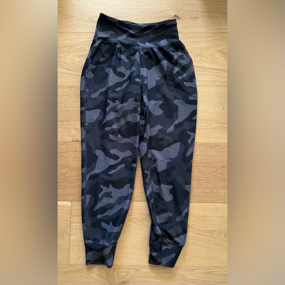 Old Navy Joggers SIZE M- Black Camo